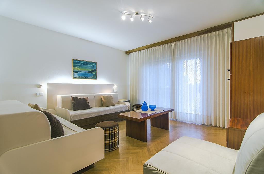Apartments Lada 1217 Premantura Exterior photo